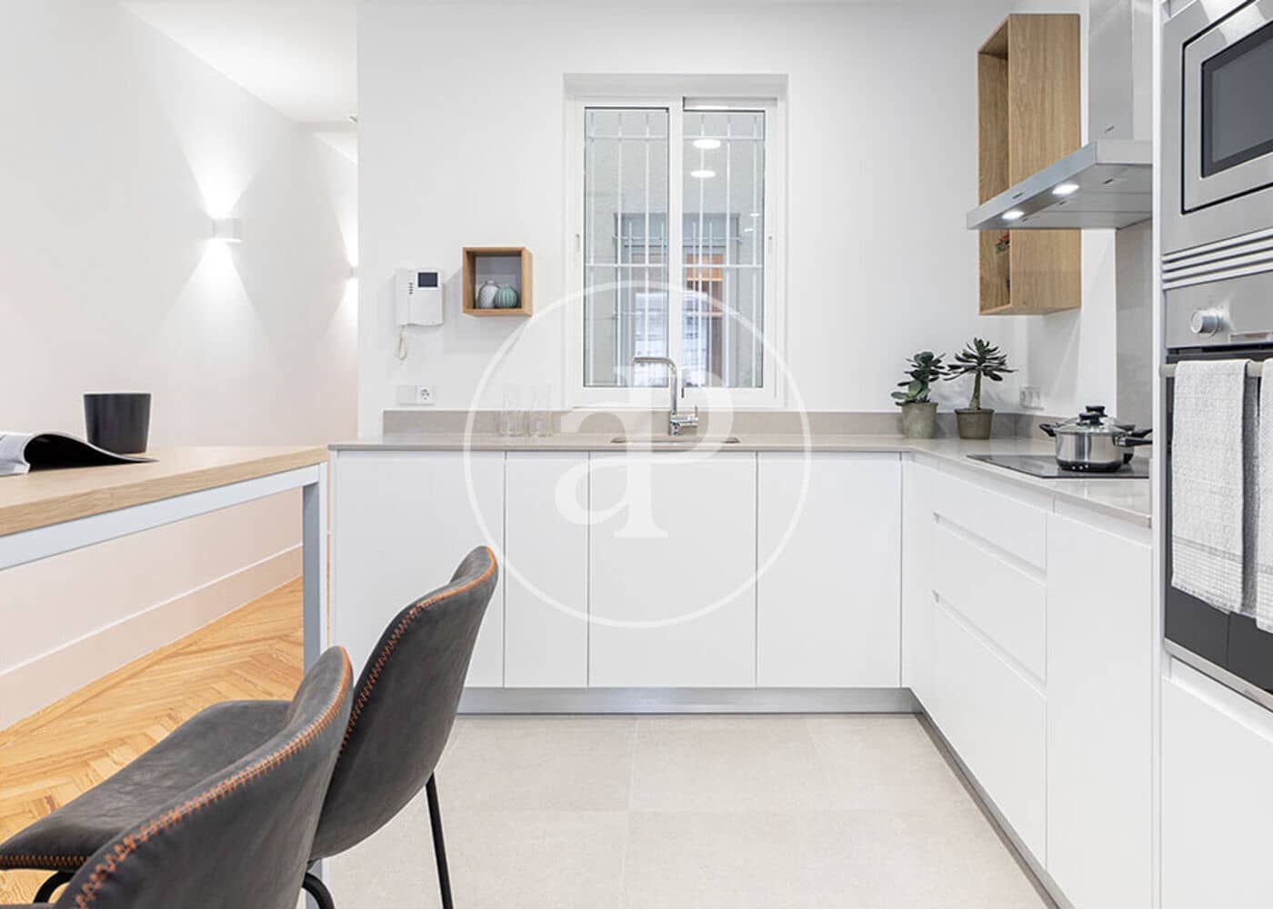 3 slaapkamer Appartement te huur in Madrid stad - € 5.400 (Ref: 9599558)