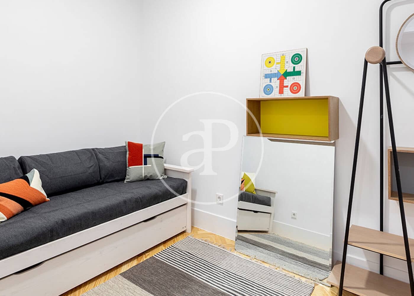 3 slaapkamer Appartement te huur in Madrid stad - € 5.400 (Ref: 9599558)