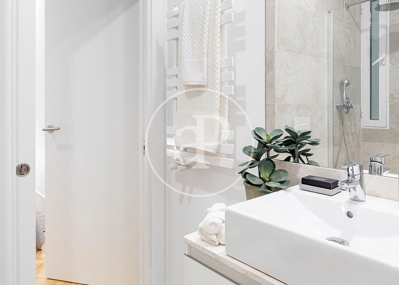 3 slaapkamer Appartement te huur in Madrid stad - € 5.400 (Ref: 9599558)