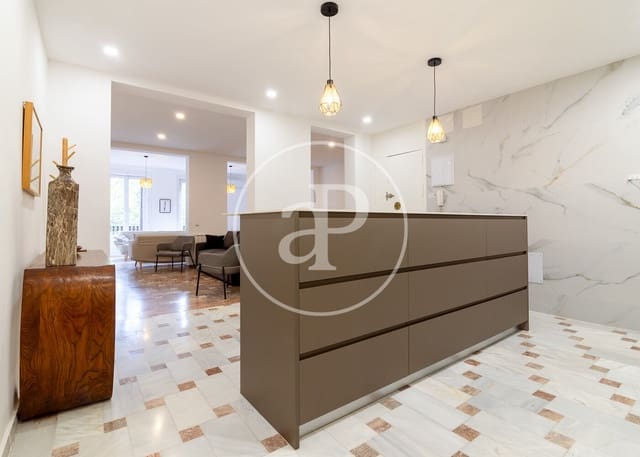 3 sovrum Lägenhet att hyra i Cortes, Madrid stad - 4 300 € (Ref: 9608084)