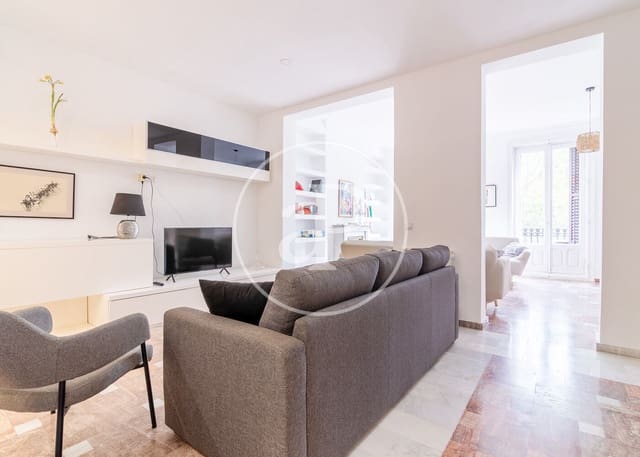 3 sovrum Lägenhet att hyra i Cortes, Madrid stad - 4 300 € (Ref: 9608084)