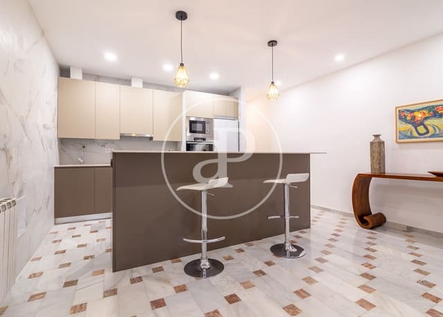 3 sovrum Lägenhet att hyra i Cortes, Madrid stad - 4 300 € (Ref: 9608084)