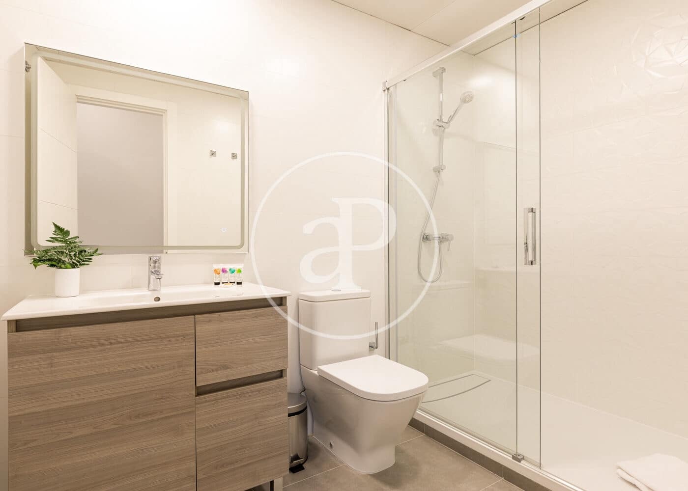 2 soverom Leilighet til leie i Madrid by - € 1 850 (Ref: 9608086)