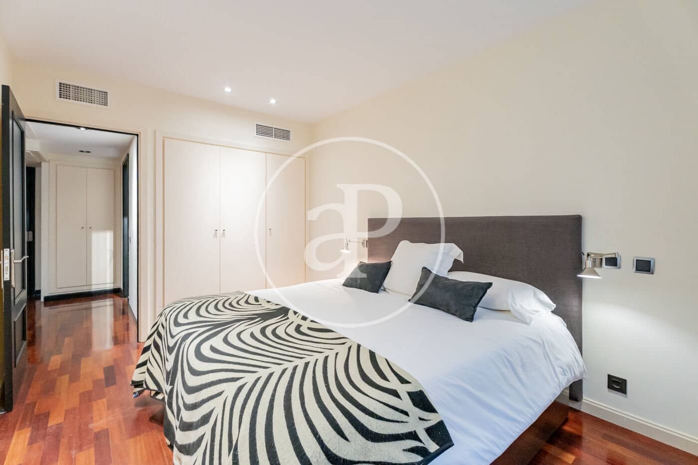 1 sovrum Lägenhet att hyra i Madrid stad - 1 800 € (Ref: 9611549)