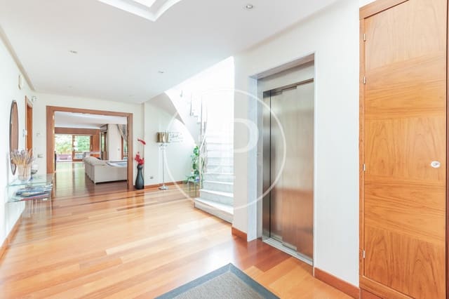 5 soverom Villa til salgs i Aravaca, Madrid by med svømmebasseng - € 3 500 000 (Ref: 9611552)