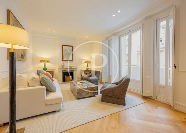 Apartamento de 3 habitaciones en Almagro, Madrid ciudad en venta - 3.900.000 € (Ref: 9611554)