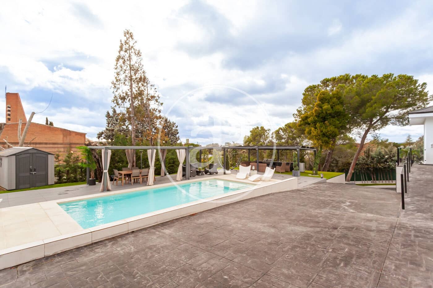 5 slaapkamer Villa te koop in Las Rozas de Madrid met zwembad - € 3.800.000 (Ref: 9611555)