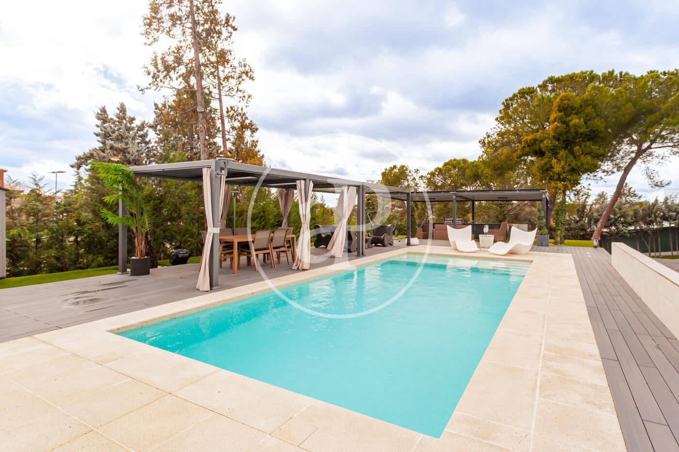 5 slaapkamer Villa te koop in Las Rozas de Madrid met zwembad - € 3.800.000 (Ref: 9611555)