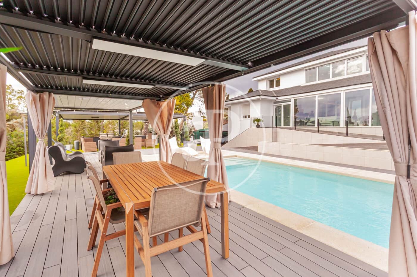 5 slaapkamer Villa te koop in Las Rozas de Madrid met zwembad - € 3.800.000 (Ref: 9611555)