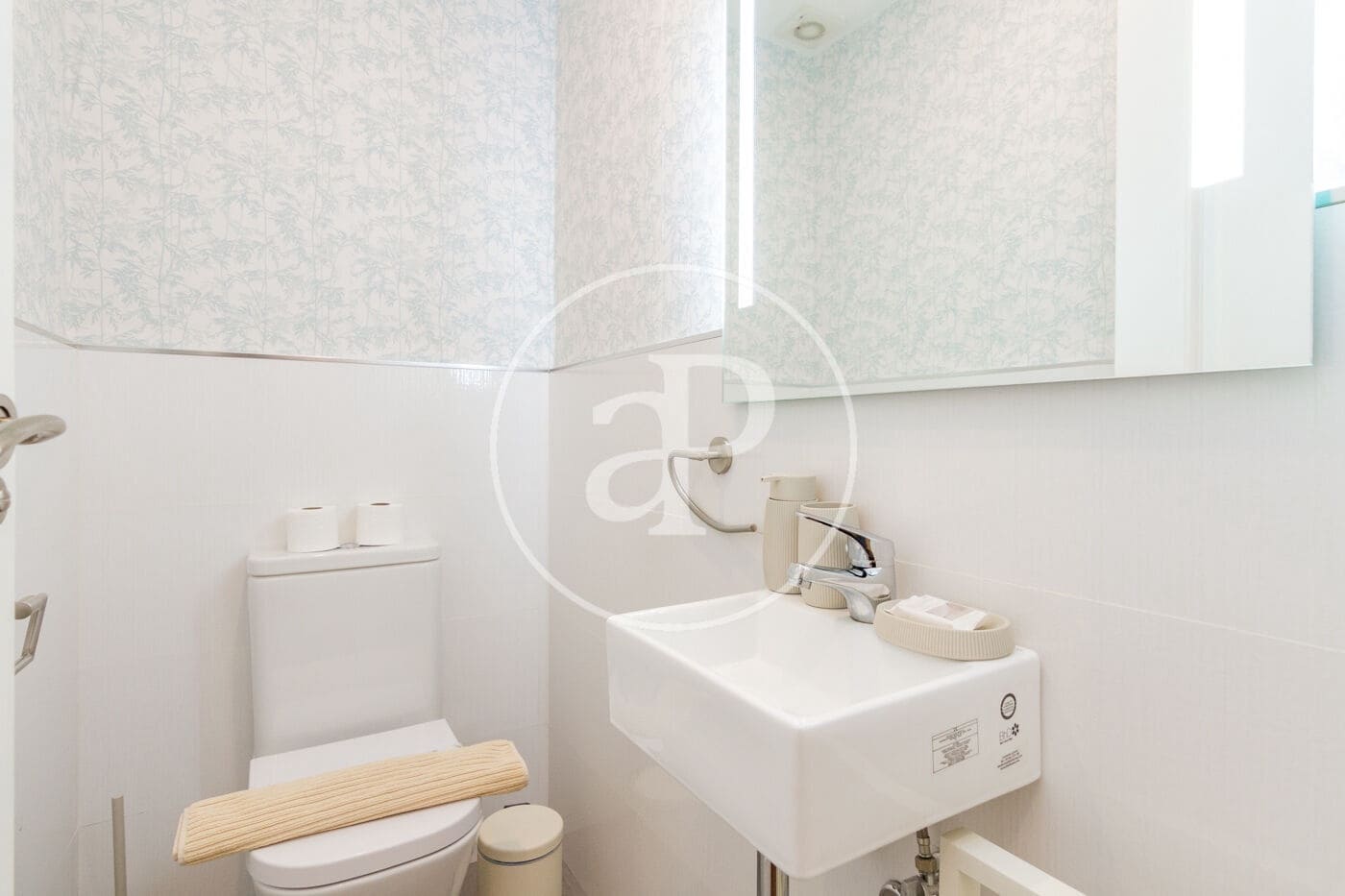 Apartamento de 2 habitaciones en Madrid ciudad en alquiler - 1.900 € (Ref: 9616159)