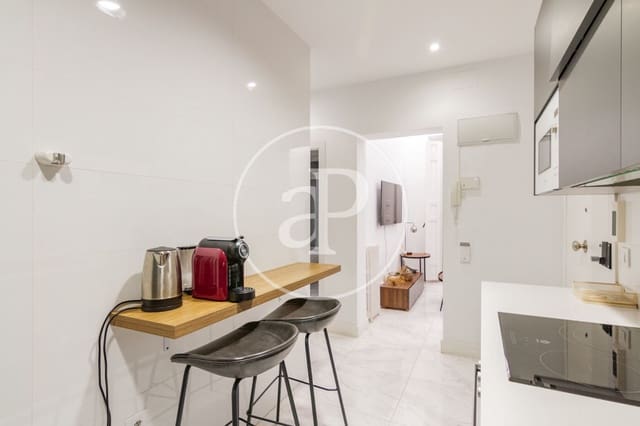 2 bedroom Apartment for sale in Argüelles, Madrid city - € 620,000 (Ref: 9619590)