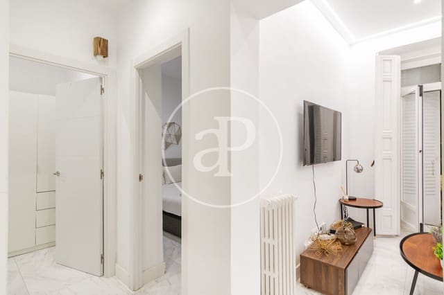 2 bedroom Apartment for sale in Argüelles, Madrid city - € 620,000 (Ref: 9619590)