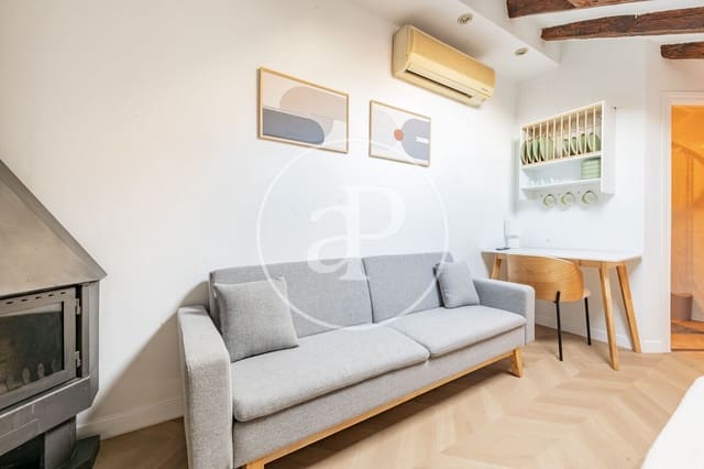 1 slaapkamer Penthouse te huur in Palacio, Madrid stad - € 1.400 (Ref: 9630351)