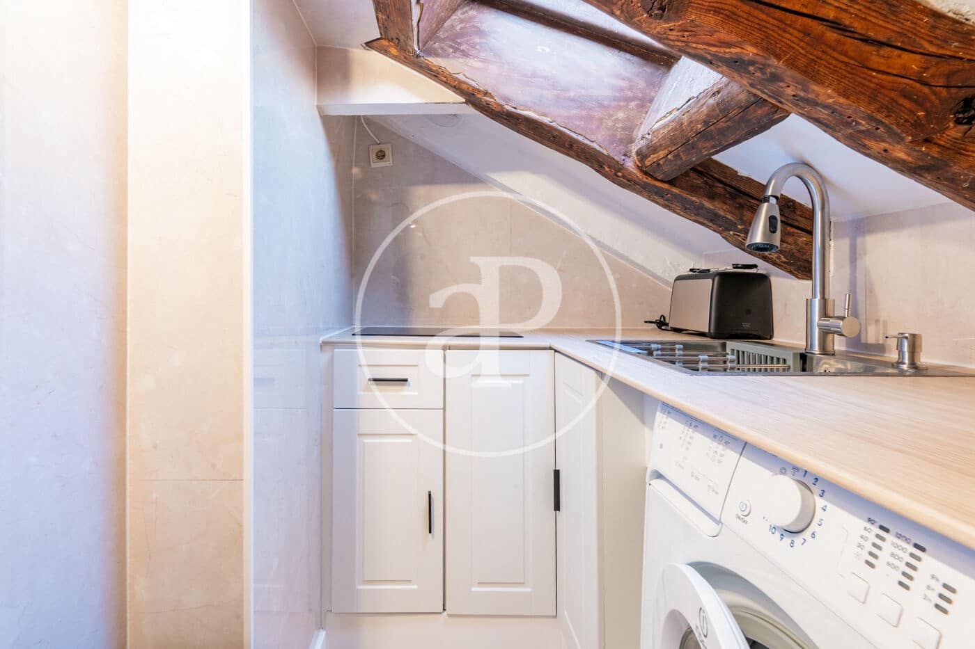 1 bedroom Penthouse for rent in Madrid city - € 1,400 (Ref: 9630351)