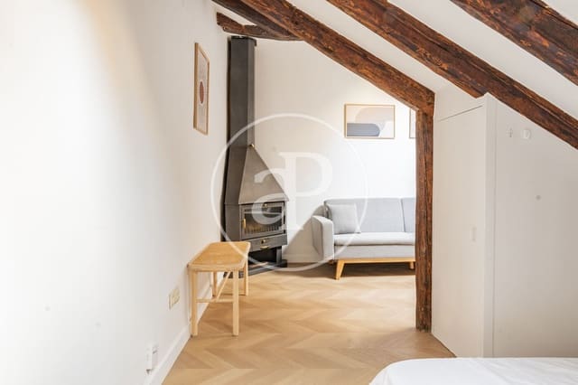 1 slaapkamer Penthouse te huur in Palacio, Madrid stad - € 1.400 (Ref: 9630351)