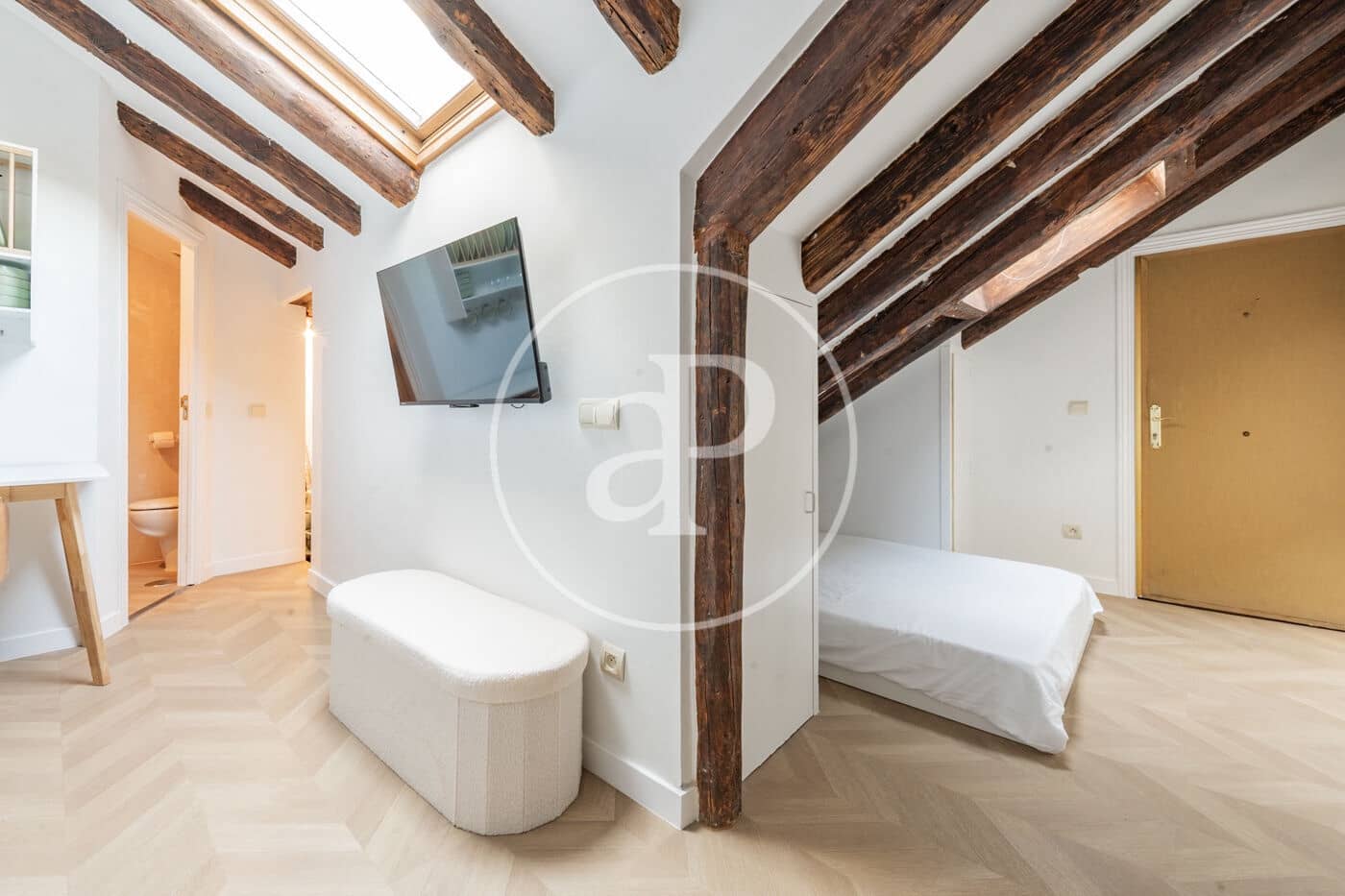 1 bedroom Penthouse for rent in Madrid city - € 1,400 (Ref: 9630351)