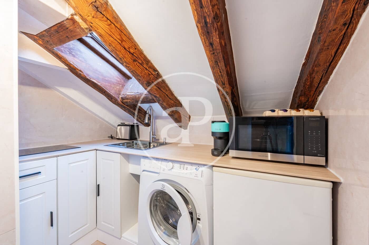 1 bedroom Penthouse for rent in Madrid city - € 1,400 (Ref: 9630351)