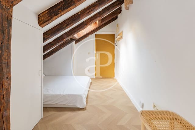 1 slaapkamer Penthouse te huur in Palacio, Madrid stad - € 1.400 (Ref: 9630351)