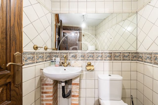 5 bedroom Villa for sale in Valdezarza, Madrid city with pool - € 1,335,000 (Ref: 9630354)