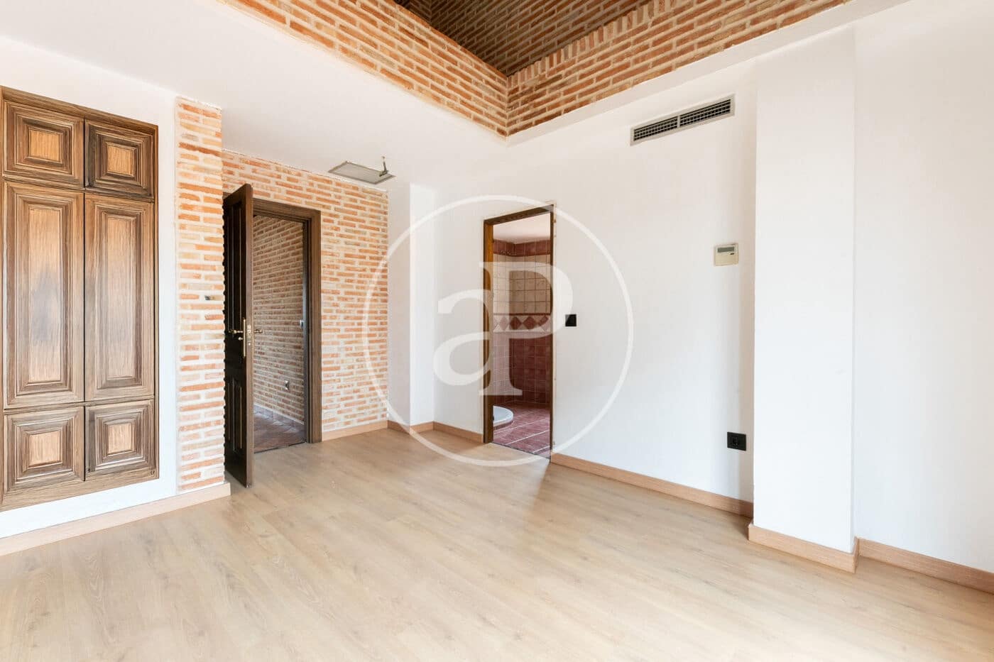 5 slaapkamer Villa te koop in Madrid stad met zwembad - € 1.335.000 (Ref: 9630354)