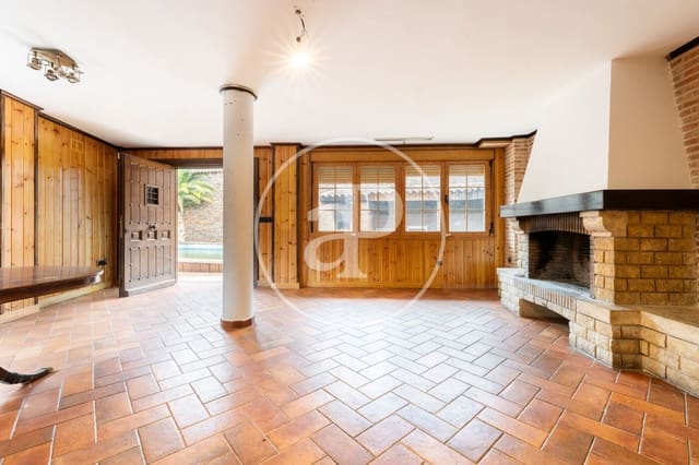 5 bedroom Villa for sale in Valdezarza, Madrid city with pool - € 1,335,000 (Ref: 9630354)