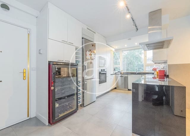 Apartamento de 3 habitaciones en La Moraleja, Alcobendas en venta con piscina - 1.690.000 € (Ref: 9634592)