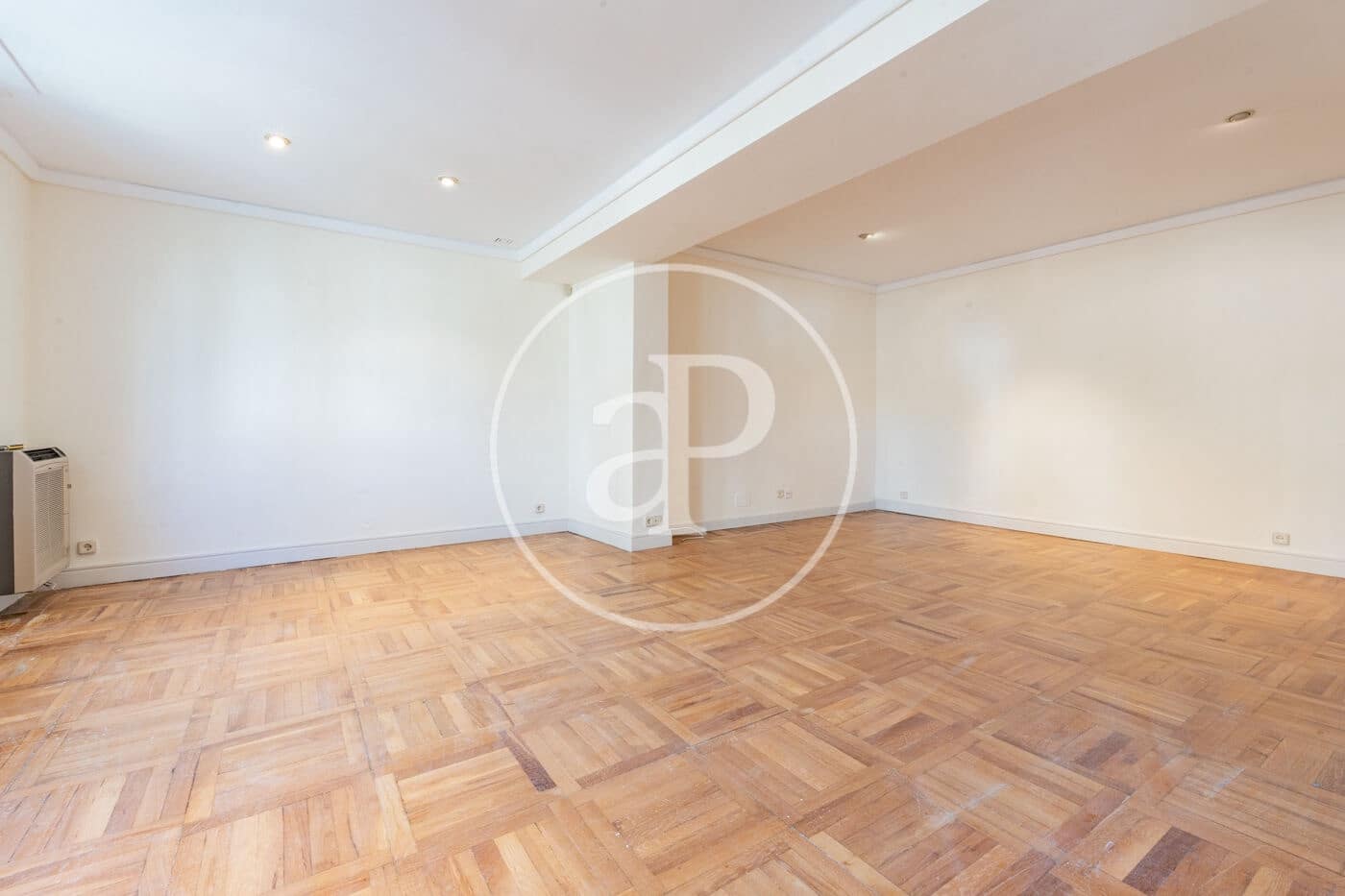 3 slaapkamer Appartement te huur in Madrid stad - € 3.200 (Ref: 9637619)