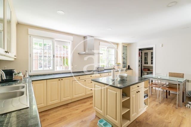 5 makuuhuone Huvila myytävänä paikassa Las Rozas de Madrid mukana uima-altaan - 1 950 000 € (Ref: 9639494)