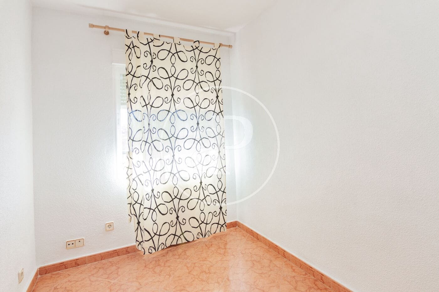 3 slaapkamer Appartement te huur in Madrid stad - € 1.300 (Ref: 9652015)