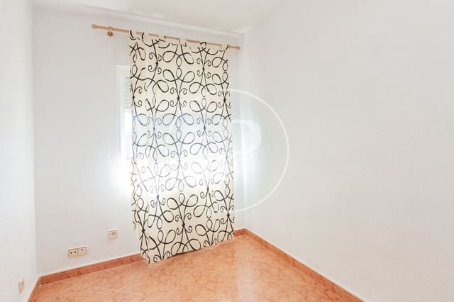 3 slaapkamer Appartement te huur in Valverde, Madrid stad - € 1.300 (Ref: 9652015)