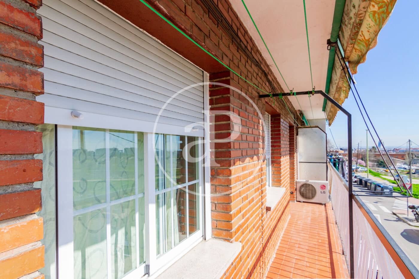 3 slaapkamer Appartement te huur in Madrid stad - € 1.300 (Ref: 9652015)