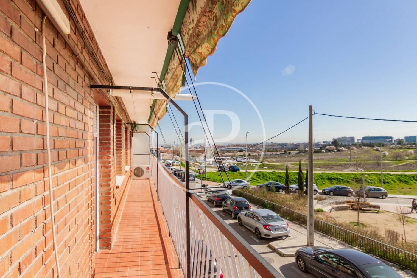 3 slaapkamer Appartement te huur in Madrid stad - € 1.300 (Ref: 9652015)