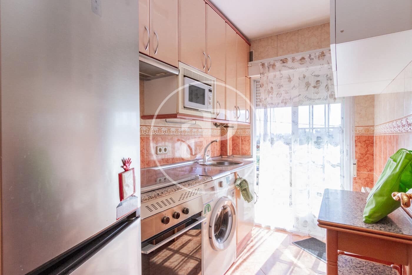 3 slaapkamer Appartement te huur in Madrid stad - € 1.300 (Ref: 9652015)