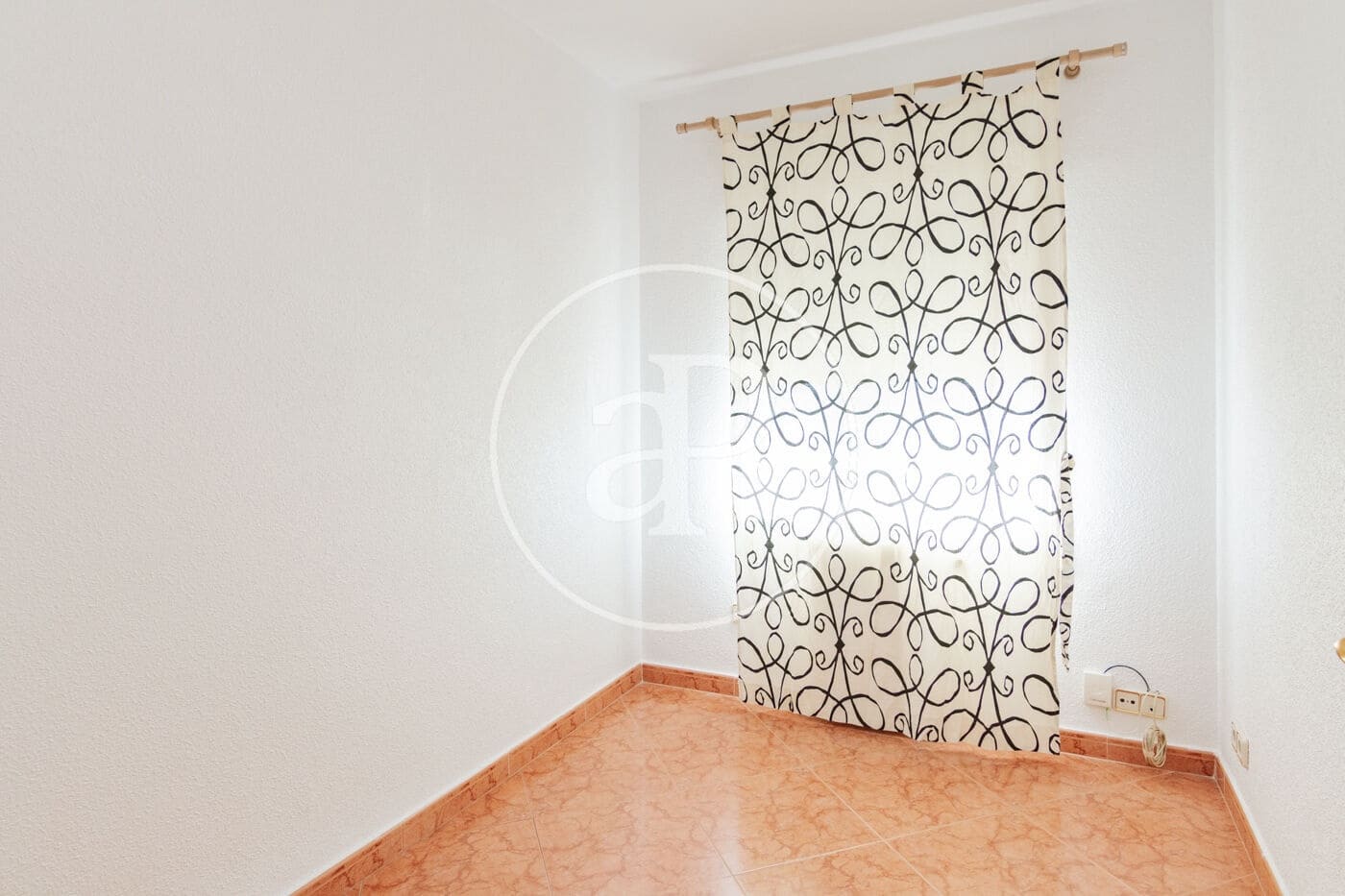 3 slaapkamer Appartement te huur in Madrid stad - € 1.300 (Ref: 9652015)