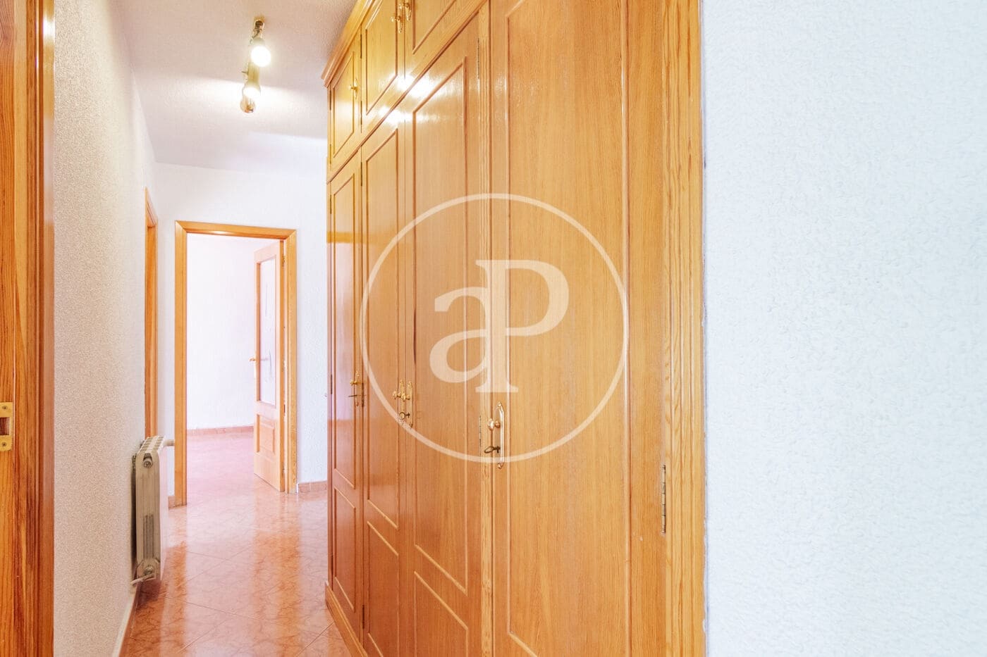 3 slaapkamer Appartement te huur in Madrid stad - € 1.300 (Ref: 9652015)