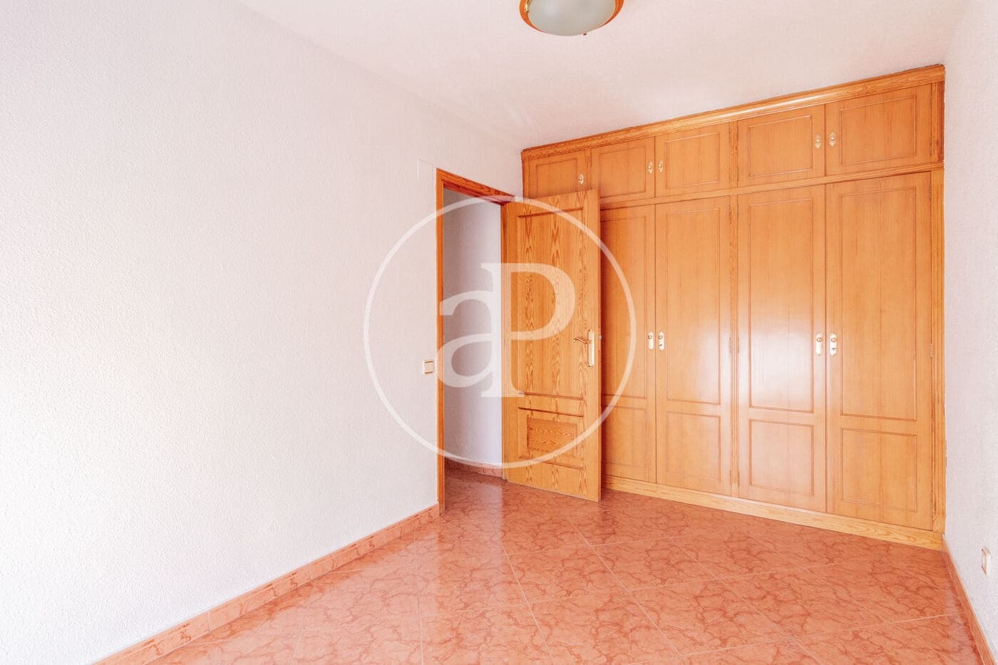 3 slaapkamer Appartement te huur in Madrid stad - € 1.300 (Ref: 9652015)