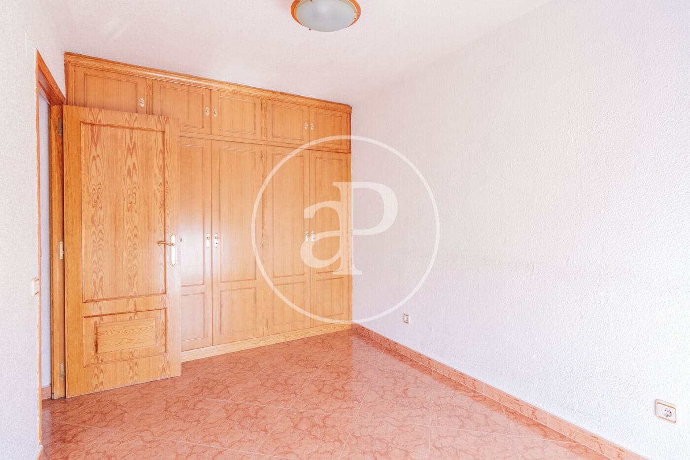 3 slaapkamer Appartement te huur in Madrid stad - € 1.300 (Ref: 9652015)