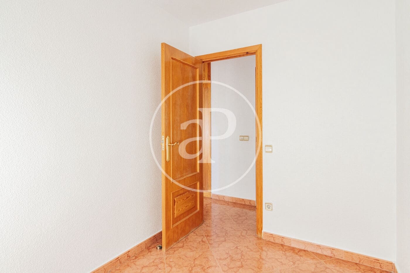 3 slaapkamer Appartement te huur in Madrid stad - € 1.300 (Ref: 9652015)