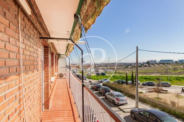 3 slaapkamer Appartement te huur in Valverde, Madrid stad - € 1.300 (Ref: 9652015)