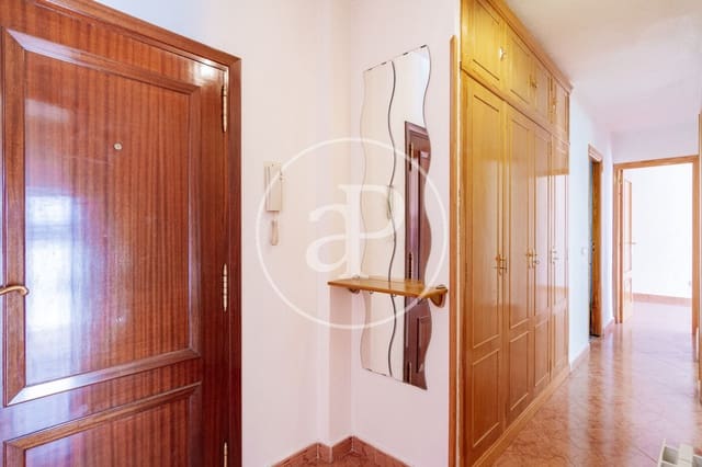 3 slaapkamer Appartement te huur in Valverde, Madrid stad - € 1.300 (Ref: 9652015)