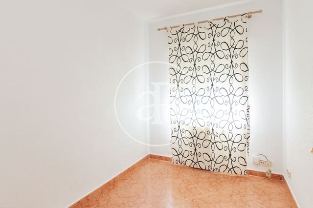 3 slaapkamer Appartement te huur in Valverde, Madrid stad - € 1.300 (Ref: 9652015)