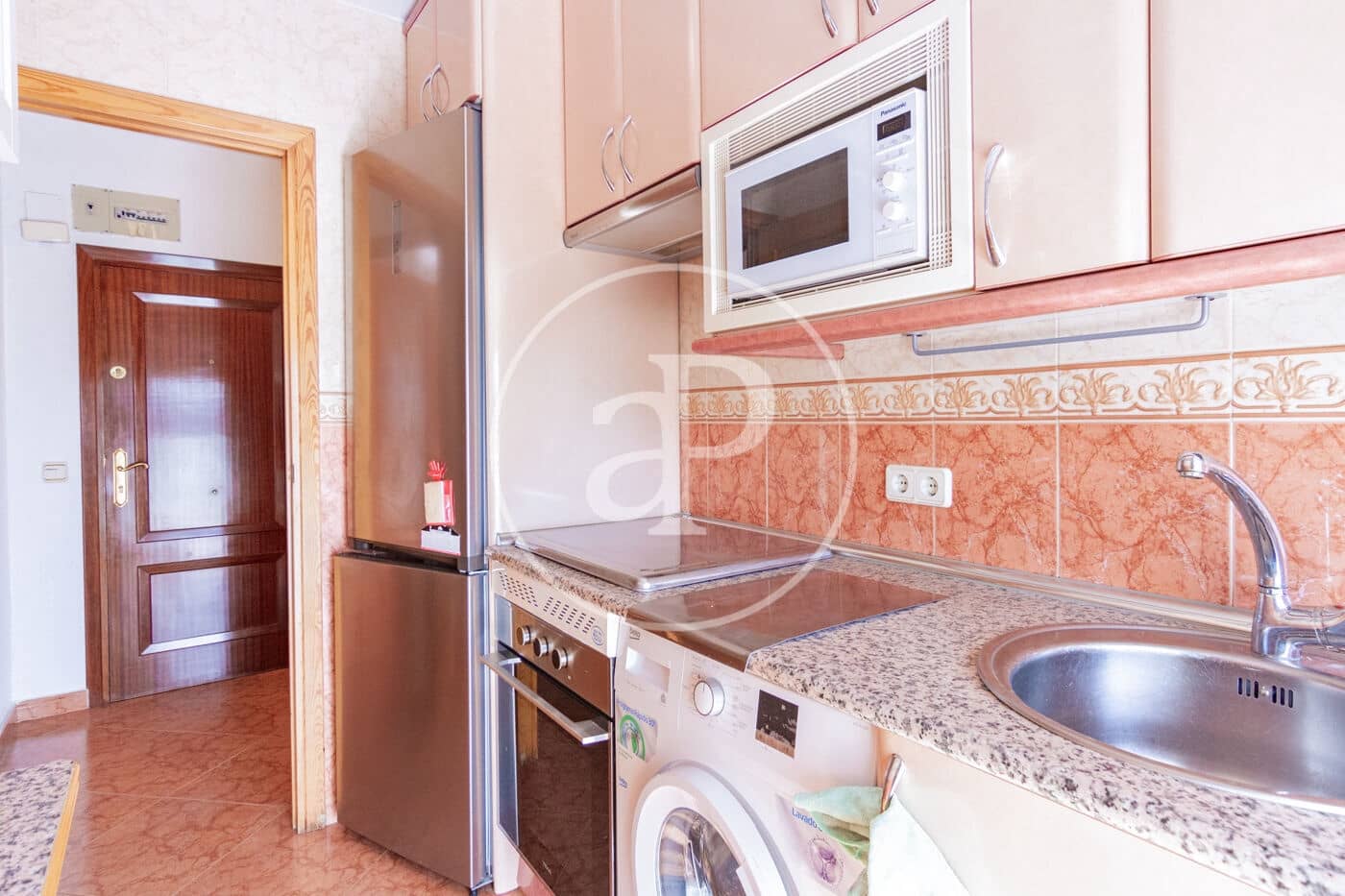 3 slaapkamer Appartement te huur in Madrid stad - € 1.300 (Ref: 9652015)