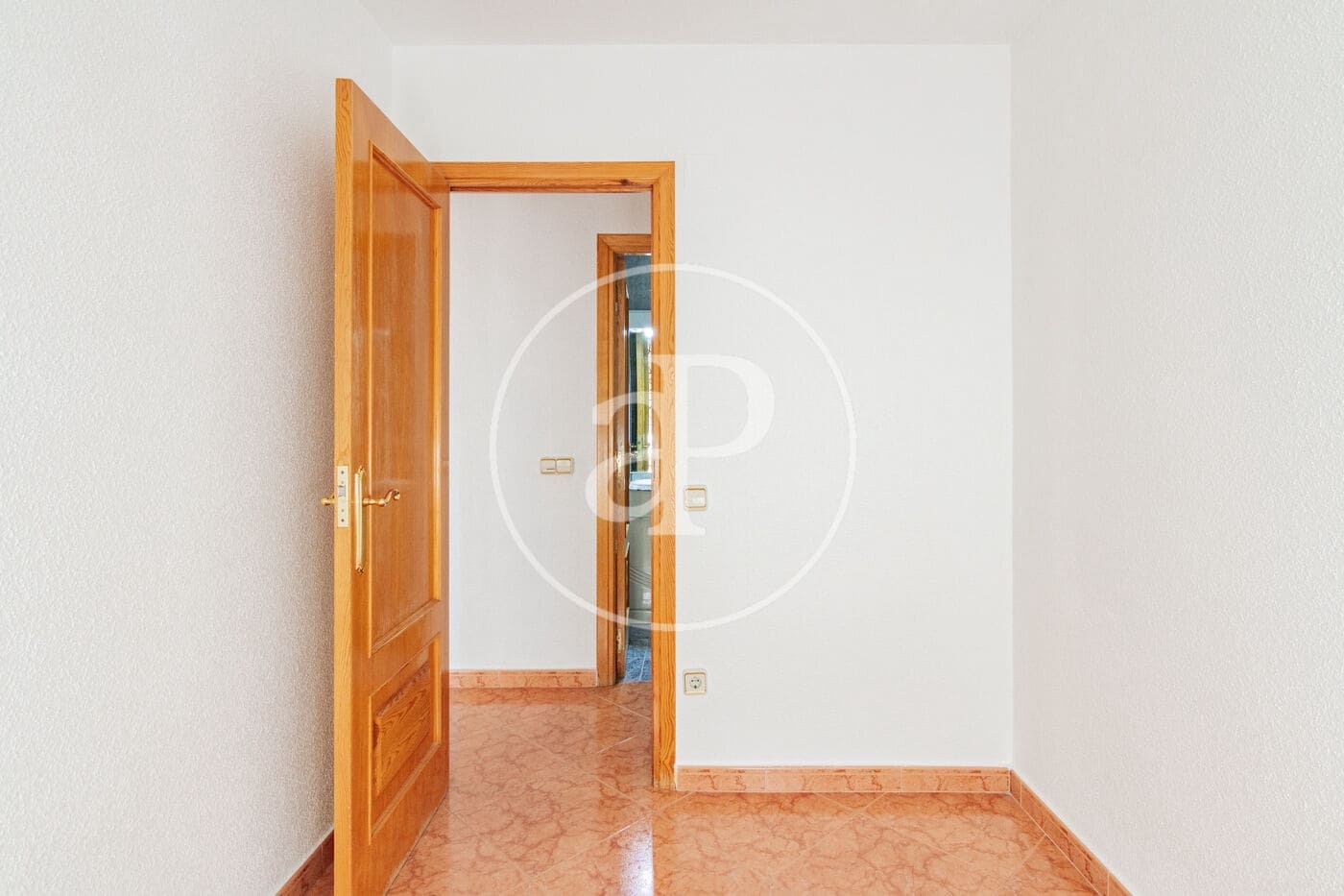 3 slaapkamer Appartement te huur in Madrid stad - € 1.300 (Ref: 9652015)