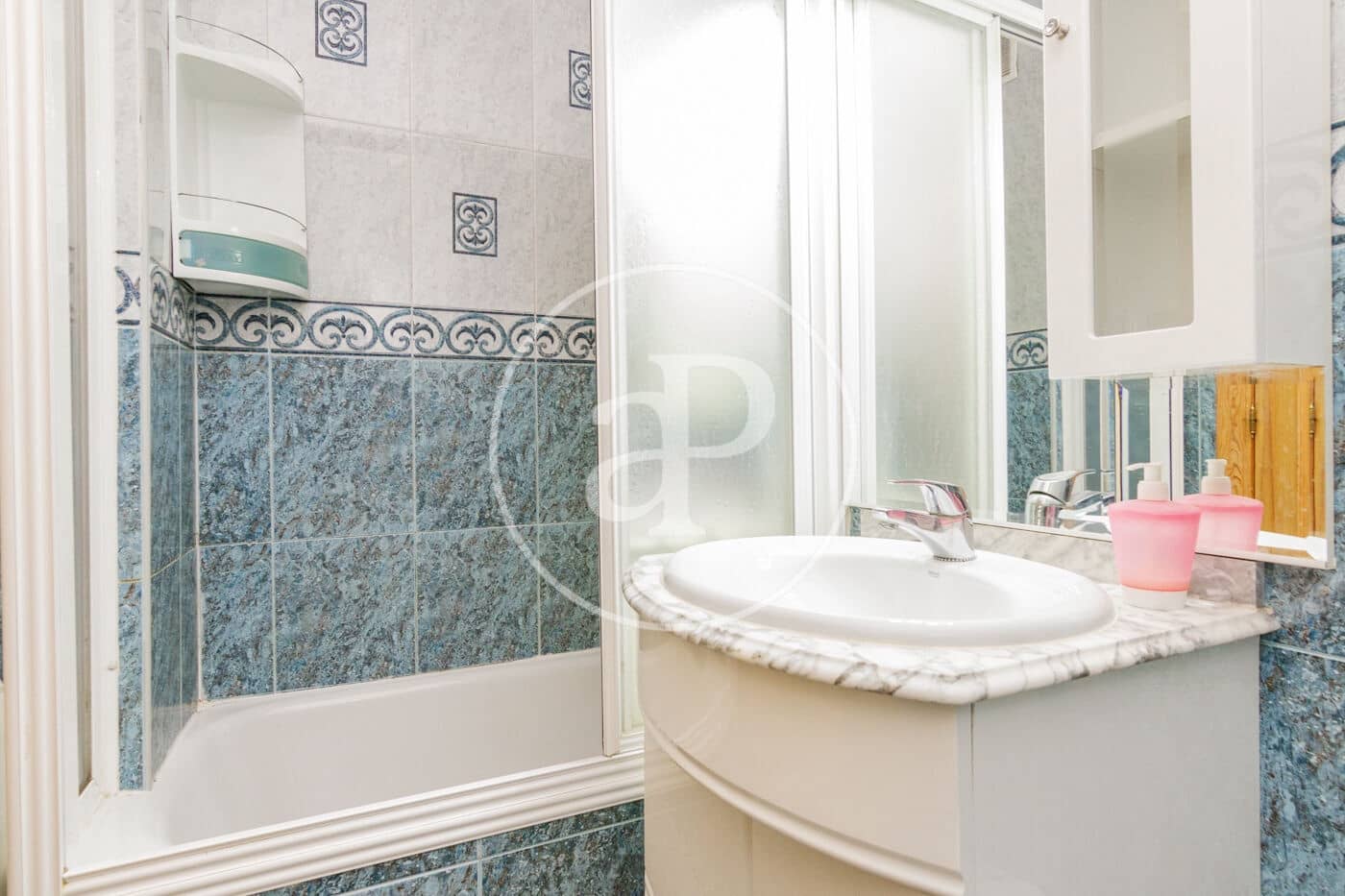 3 slaapkamer Appartement te huur in Madrid stad - € 1.300 (Ref: 9652015)