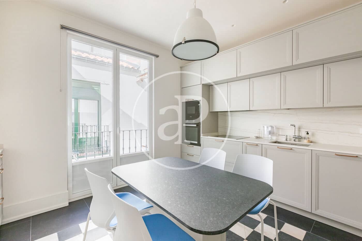 3 quarto Apartamento para arrendar em Madrid cidade - 8 000 € (Ref: 9652016)