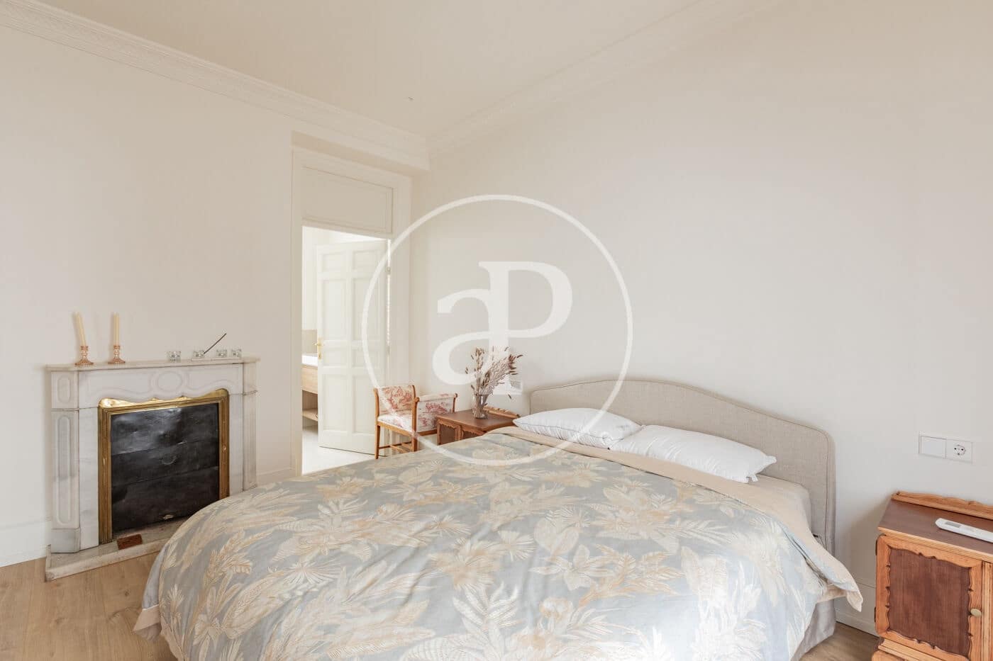 3 quarto Apartamento para arrendar em Madrid cidade - 8 000 € (Ref: 9652016)