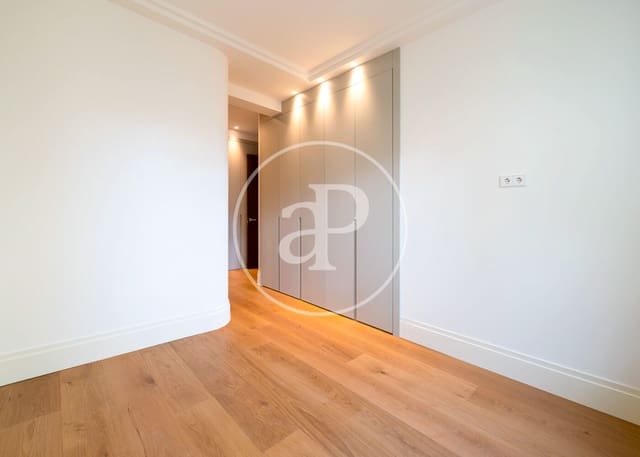 3 slaapkamer Appartement te koop in Rios Rosas, Madrid stad - € 1.580.000 (Ref: 9652017)