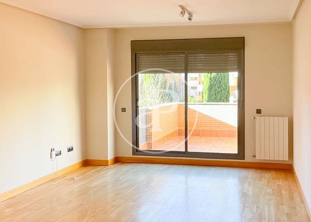 2 slaapkamer Appartement te koop in Valverde, Madrid stad met zwembad - € 705.000 (Ref: 9656105)