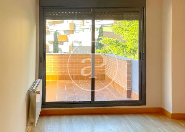 2 slaapkamer Appartement te koop in Valverde, Madrid stad met zwembad - € 705.000 (Ref: 9656105)
