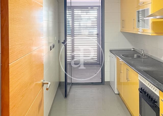 2 slaapkamer Appartement te koop in Valverde, Madrid stad met zwembad - € 705.000 (Ref: 9656105)